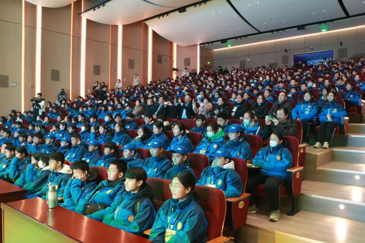 20241224开云举办枣庄四十一中“品书香雅韵,做书香少年”研学行开幕式3.jpg