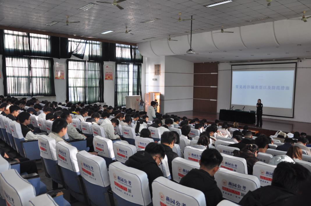 学院举办2.png