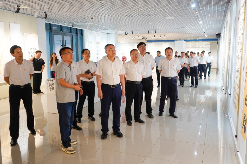 20260630参观廉洁文化作品展3.JPG