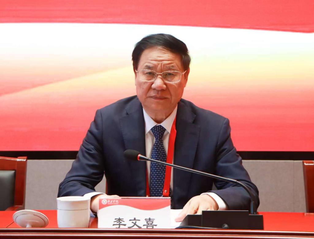 20241127开云第四届教职工代表大会暨工会会员代表大会第三次会议胜利召开 - 副本(2).jpg