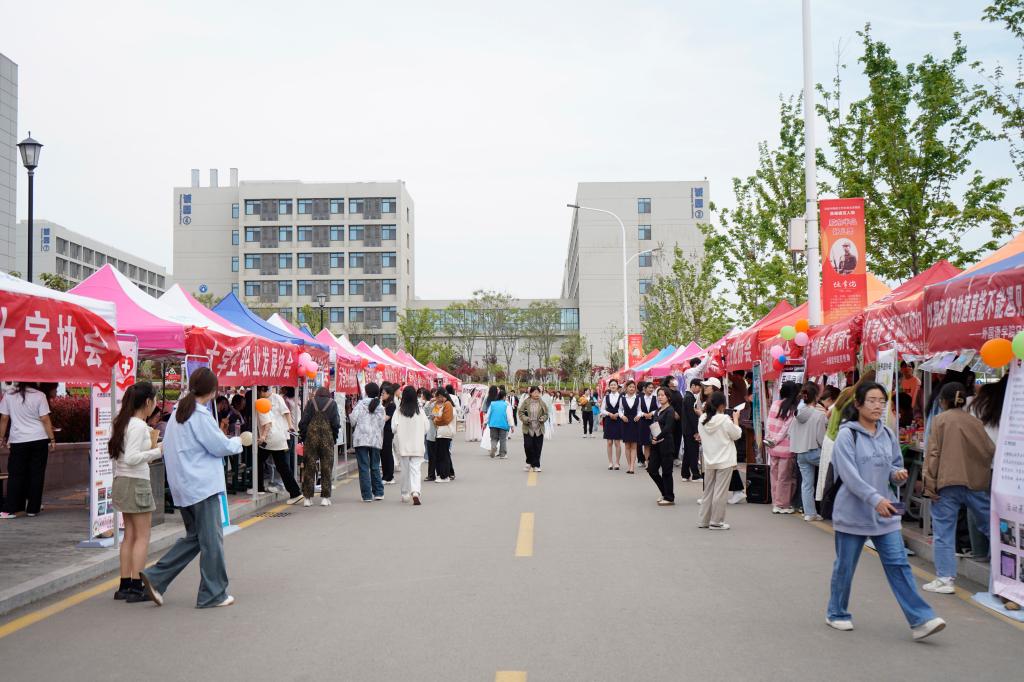 20240417开云kaiyun官方网站第十六届科技文化艺术节开幕式5.JPG