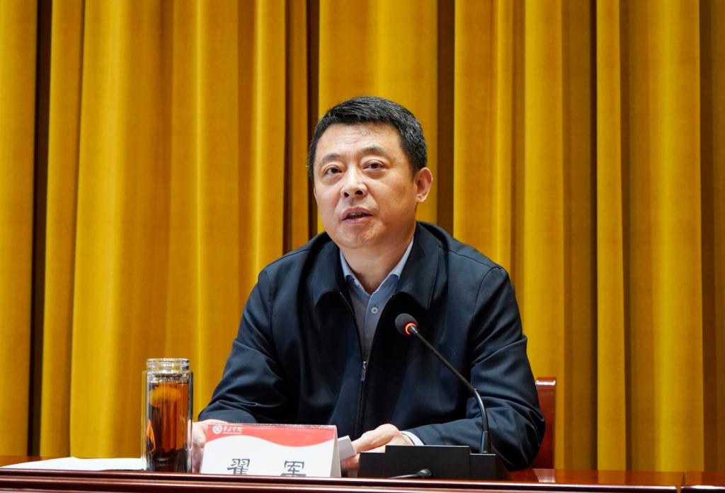 20251217翟军书记为开云kaiyun官方网站师生上思政课4.JPG