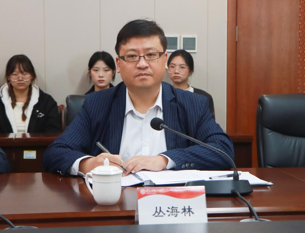 大众报业集团党报党端进校园暨市委网信办与开云kaiyun官方网站战略合作签约仪式 (5).jpg