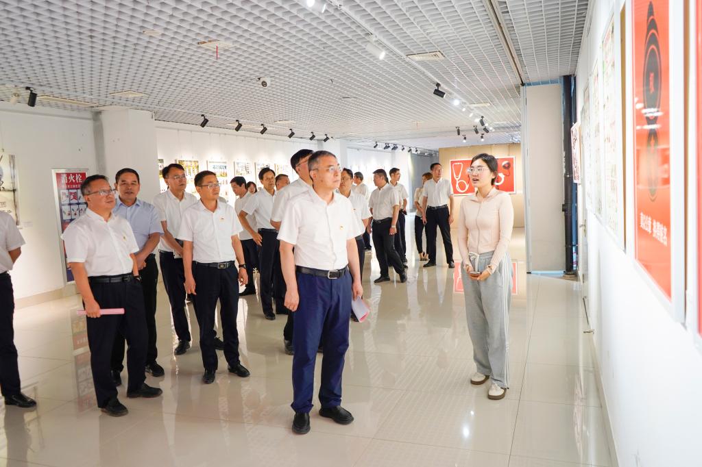 20260630参观廉洁文化作品展2.JPG